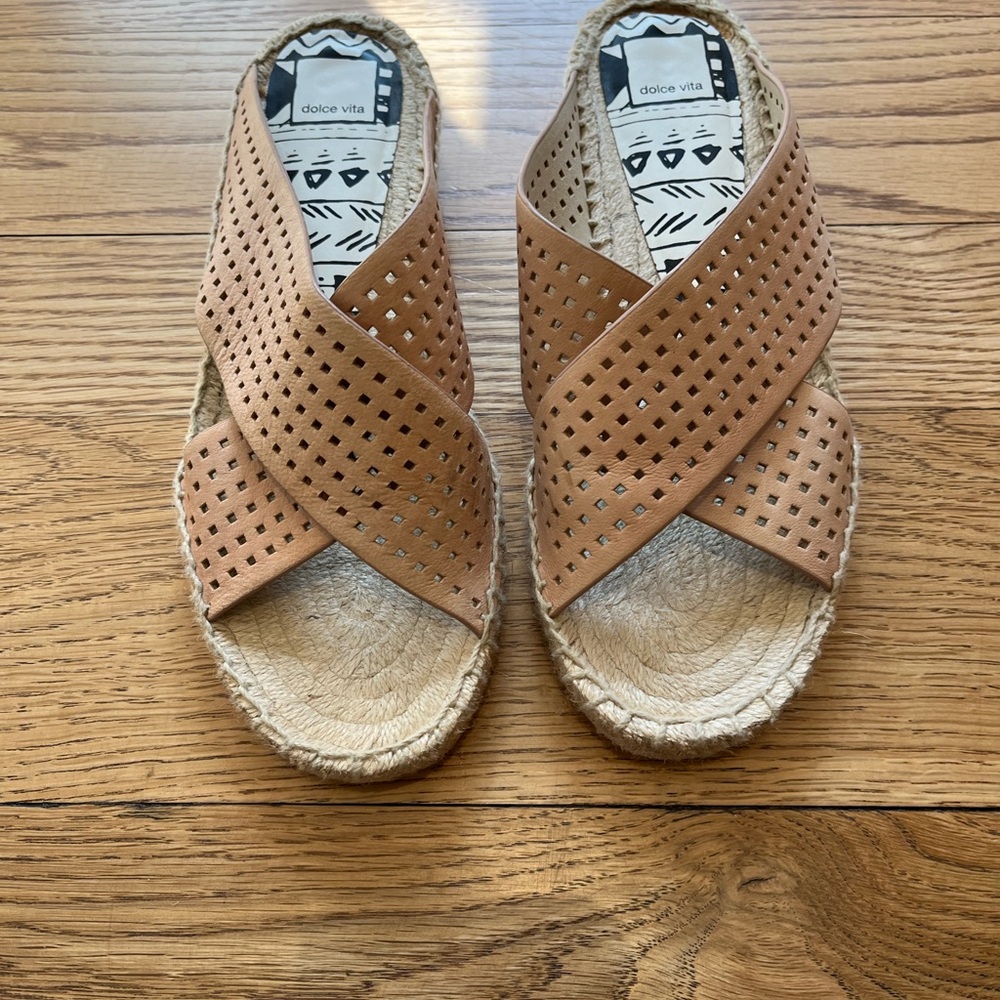 Dolce Vita Women's Tan Sandals